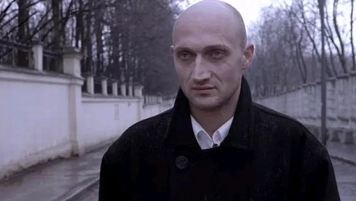 «Антикиллер» (2002): борьба майора Лиса против бандитских кланов. Фото © Кадр из фильма «Антикиллер», режиссёр Егор Кончаловский, сценарист 
Фуад Ибрагимбеков, Данил Корецкий / Kinopoisk