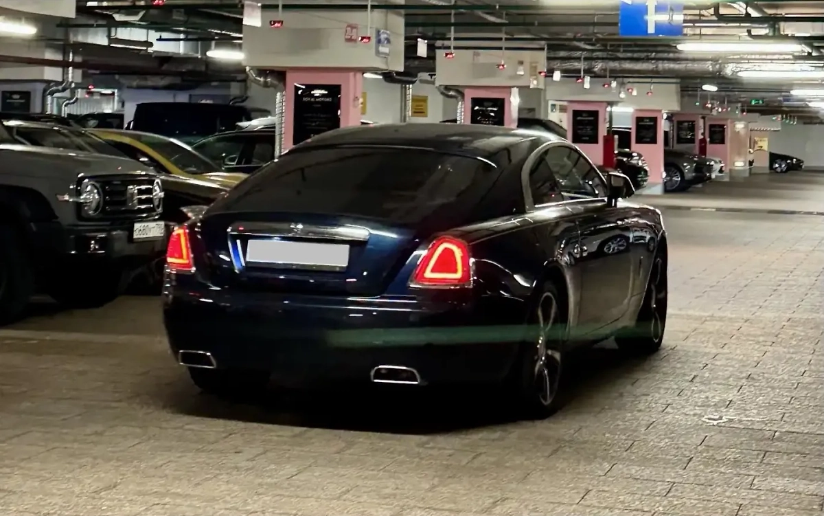 Один из «ройсов» Зураба Церетели — Wraith. Фото © nomerogram.ru