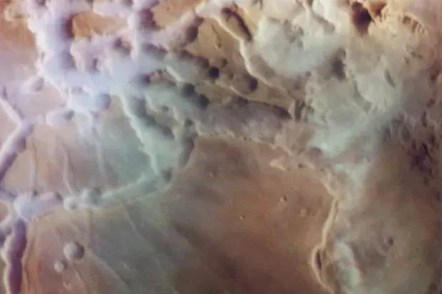 Утренний туман в Лабиринте Ночи на снимке с борта зонда Viking 1 в 1976 году. Фото © photojournal.jpl.nasa.gov