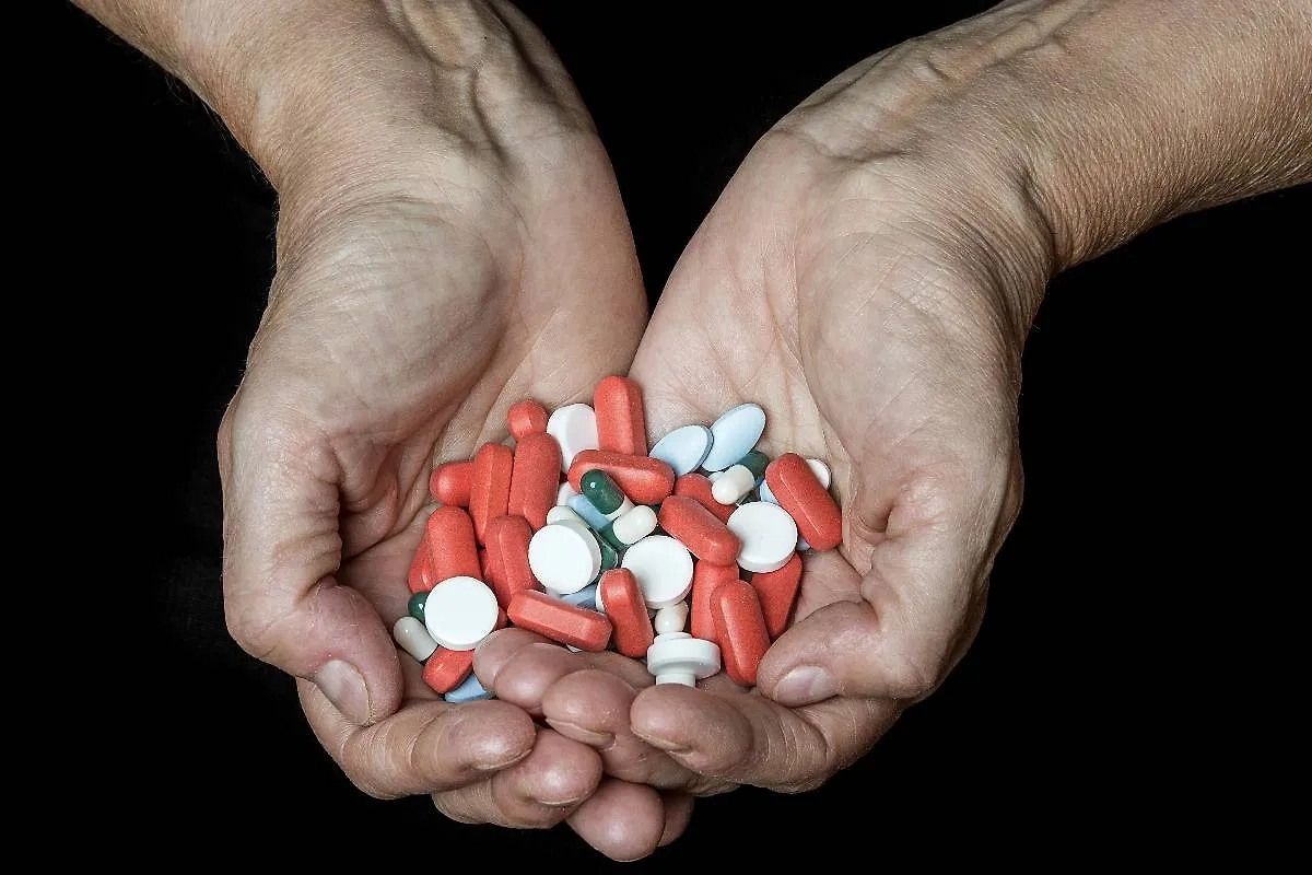 Гроб, гроб, кладбище... Совмещение секса с запрещёнными веществами часто приводит к таким вот оказиям. Фото © Shutterstock / FOTODOM / Kuttelvaserova Stuchelova