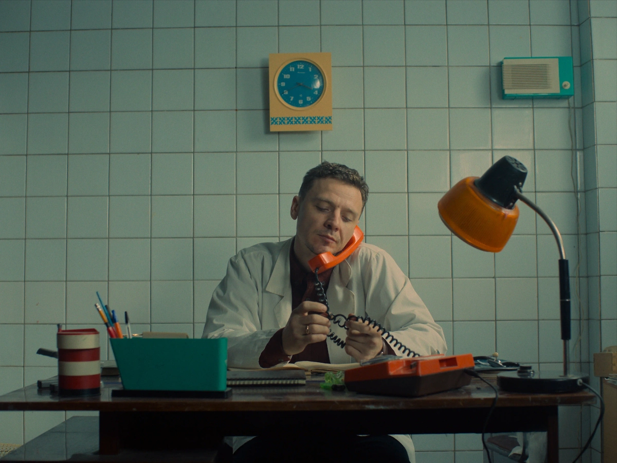 Актёр Леонид Тележинский. Фото © Кадр из фильма «Аутсорс», режиссёр Душан Глигоров, сценарист Анна Козлова / Kinopoisk