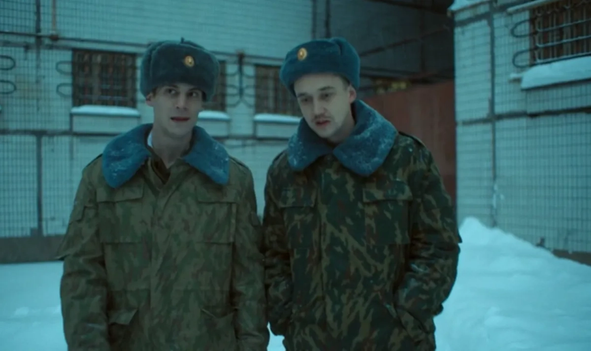 Где снимали «Аутсорс»: Локации сериала и реальная тюрьма. Фото © Кадр из фильма «Аутсорс», режиссёр Душан Глигоров, сценарист Анна Козлова / Kinopoisk