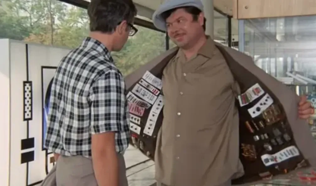 За фарцовку и спекуляцию в СССР традиционно давали большие сроки. А после дела Яна Рокотова стали расстреливать. Фото © Кадр из фильма «Иван Васильевич меняет профессию», режиссёр Леонид Гайдай, сценарист Михаил Булгаков / Kinopoisk