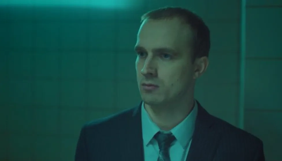 Актёр Дмитрий Сумин. Фото © Кадр из фильма «Аутсорс», режиссёр Душан Глигоров, сценарист Анна Козлова / Kinopoisk