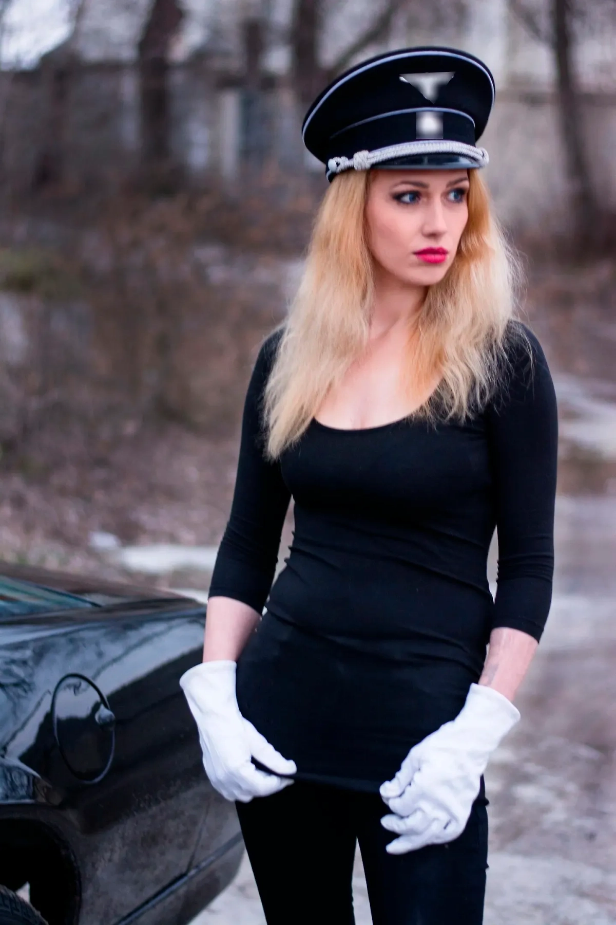 По молодости Даша ДШК любила примерить на себя образ немецких нацистов. 