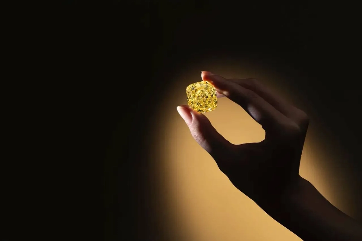 Бриллиант «Новое Солнце» уникален для российских месторождений. Фото © Telegram / ALROSA