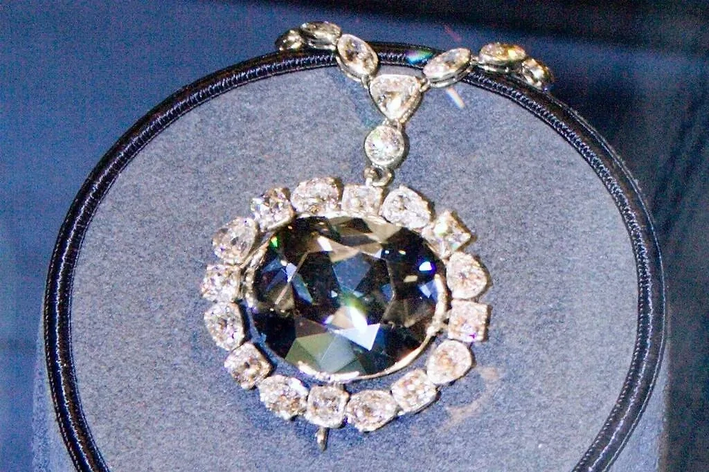 По слухам, владельцев синего алмаза Хоупа настигало проклятие. Фото © Wikipedia / David Bjorgen