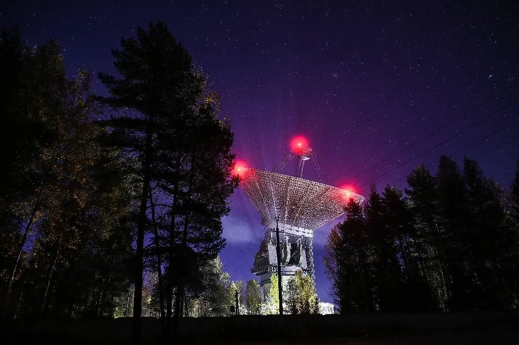 Огромная советская космическая антенна, радиотелескоп, передовой для того времени. Фото © ТАСС / Александр Казаков