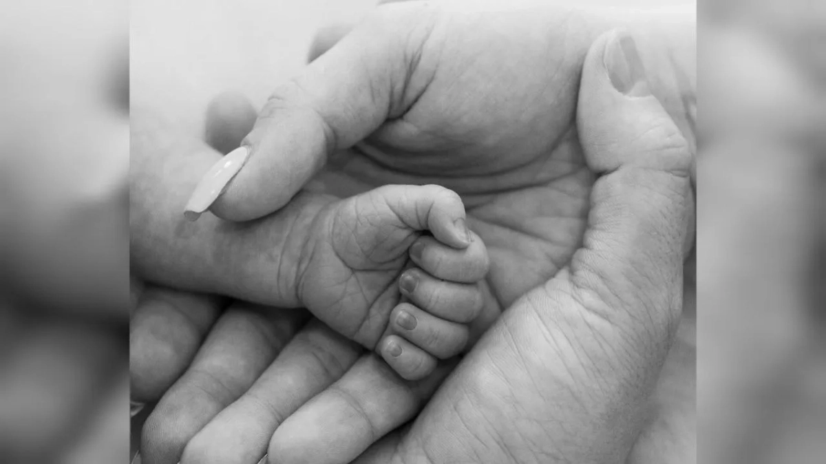 Михаэль Шумахер впервые стал дедушкой. Фото © Instagram (признан экстремистской организацией и запрещён на территории Российской Федерации) / gina_schumacher