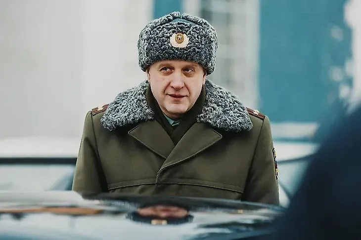 Неправильная форма сотрудников тюрьмы: казусы сериала «Аутсорс» с Иваном Янковским. Фото © Сериал «Аутсорс», режиссёр Душан Глигоров / Kinopoisk