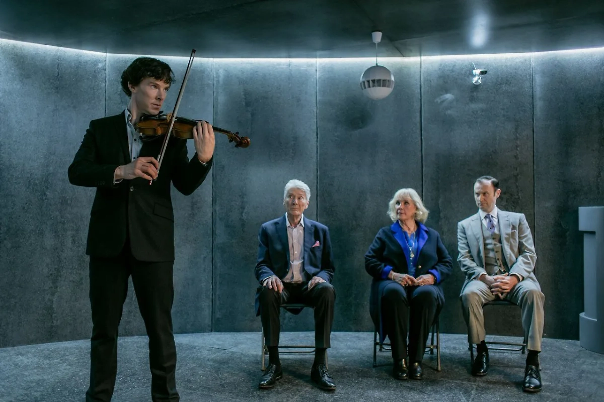 Фото © «Шерлок» (сериал 2010–2017), режиссёры Пол Макгиган, Джереми Лавринг и др., сценаристы Марк Гэтисс, Стивен Моффа и др. / Kinopoisk 