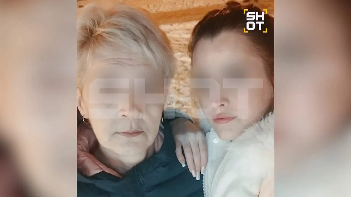 Мать (слева) и дочь, которая убила её. Фото © SHOT