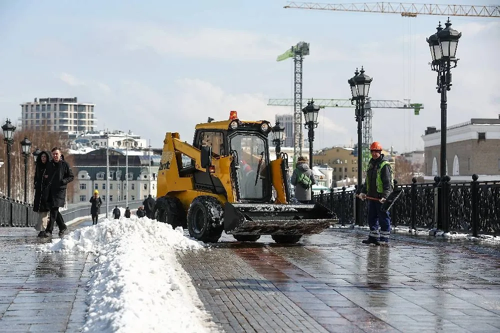 Температура в Москве сейчас ниже нормы. Фото © ТАСС / Александр Казаков