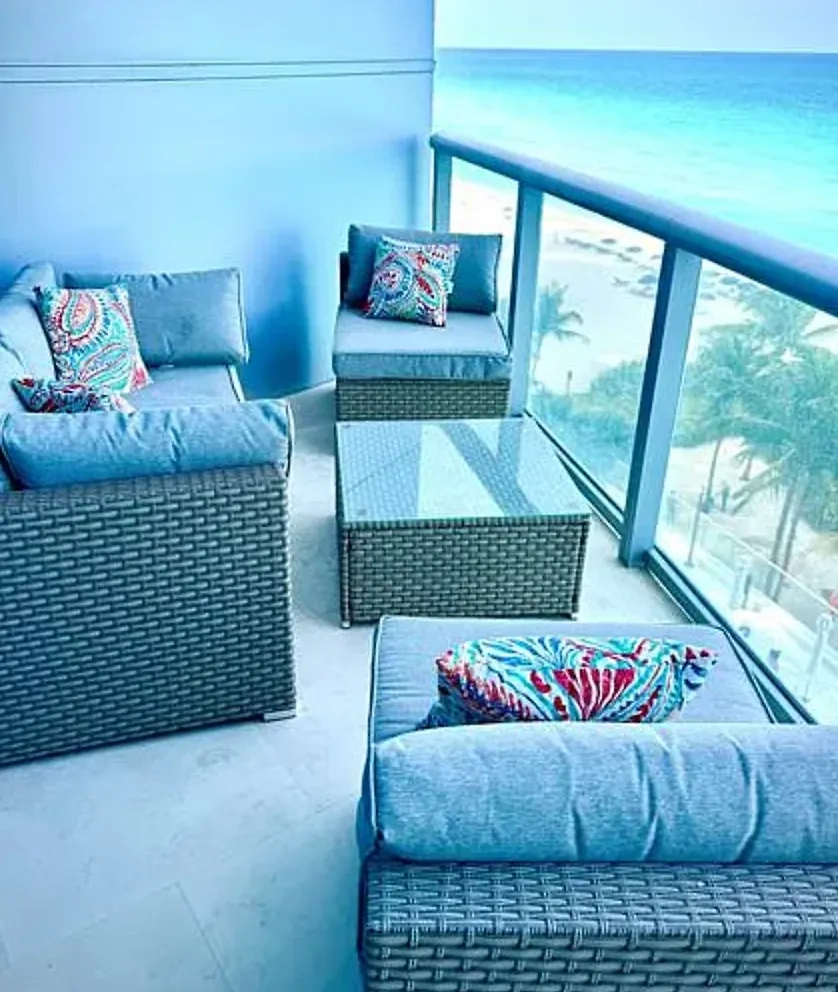 Вместо дачи у Овечкина — пентхаус на берегу Атлантического океана, в Санни-Айлс-Бич. Фото © zillow.com