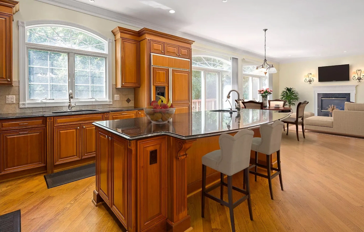 В таунхаусе Овечкина в Арлингтоне пять спален и четыре ванные. Фото © zillow.com