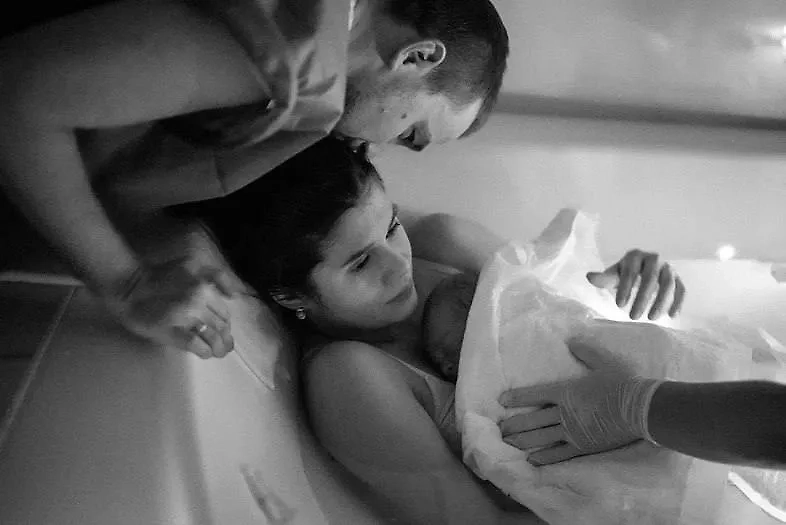 Актёр Александр Петров с женой Викторией и сыном. Обложка © Instagram (признан экстремистской организацией и запрещён на территории Российской Федерации) / actorsashapetrov