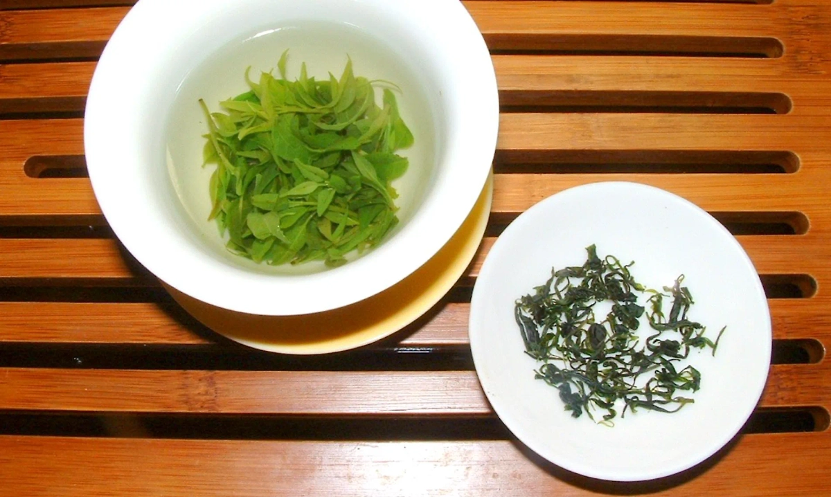 Забудьте про кофе: 10 чаёв для бодрости, которые способны заменить утренний эспрессо. Фото © Wikipedia / Shizuha