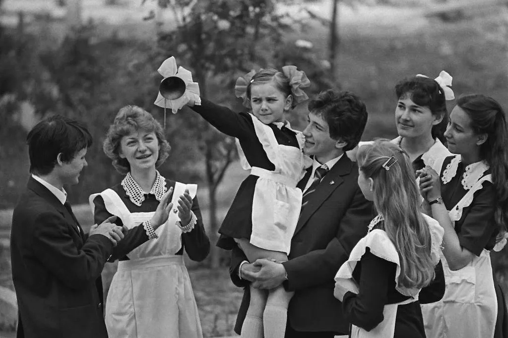 Массово последний звонок начали отмечать в 70-е годы. Фото © ТАСС / Фотохроника ТАСС / Юрий Набатов