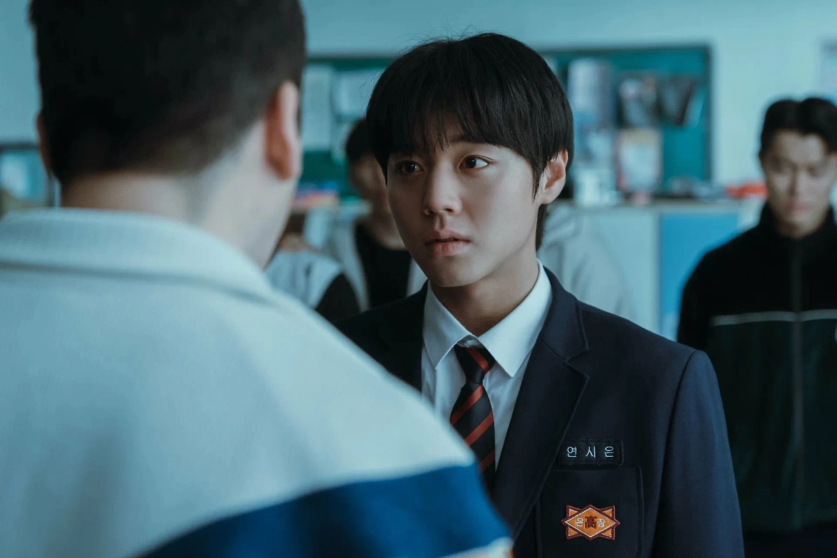 Пак Чжи Хун вернулся в роли Ён Ши Ына в дораме «Слабый герой» 2 сезон. Фото © Кадр из сериала «Слабый герой», режиссёры Ю Су-мин, Пак Тан-хи, сценаристы Ю Су-мин, Ким Джин-сок / Kinopoisk