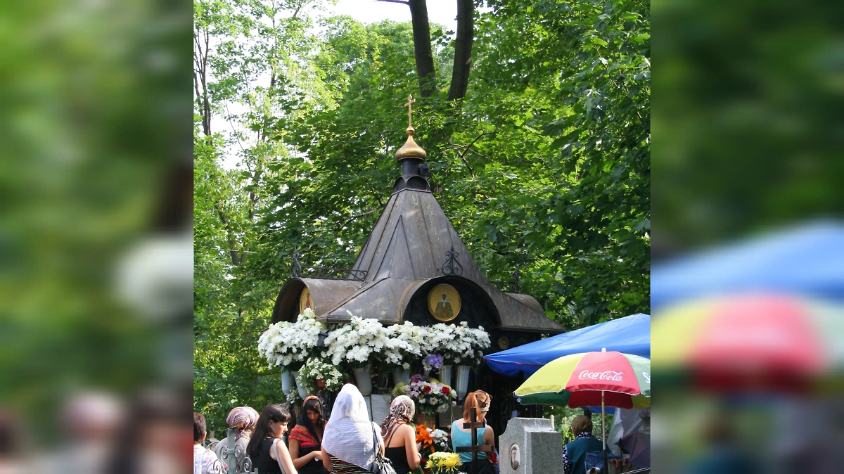 Матронушка помогала людям при жизни, а после смерти часть её души осталась помогать на могиле и в мощах преподобной. Фото © Wikipedia / A.Savin