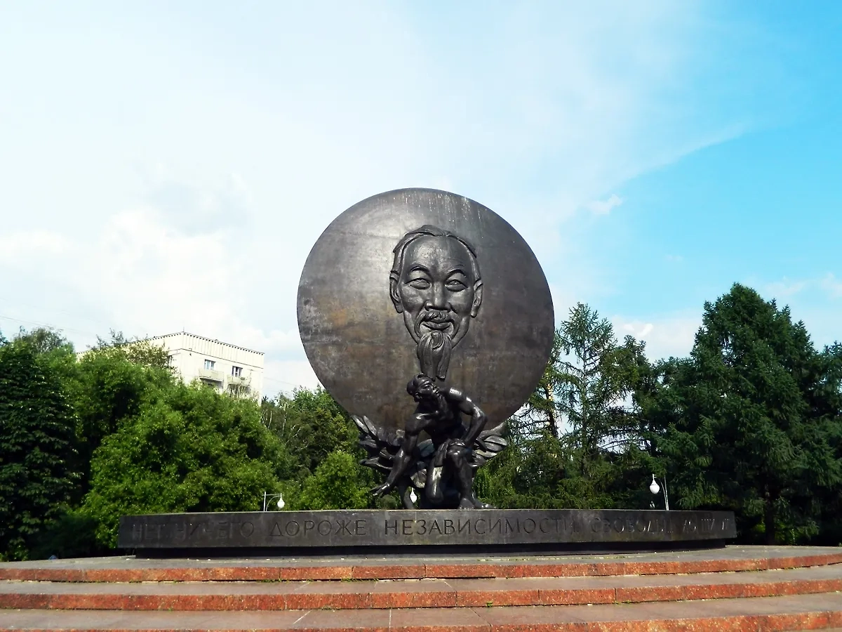 Памятник Хо Ши Мину в Москве. Фото © Wikipedia / 
Тара-Амингу