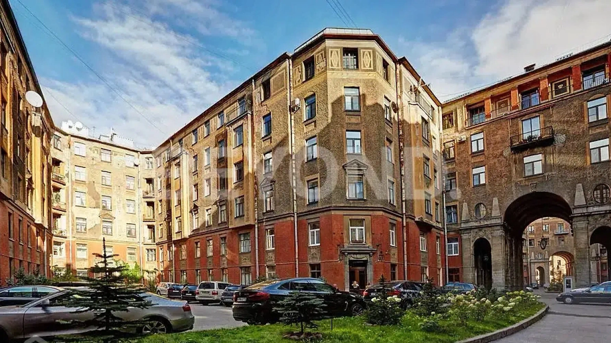 Толстовский дом, где находится квартира Татьяны Брухуновой, жены Петросяна. Фото © domclick