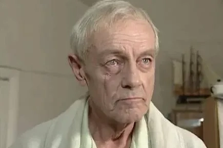 Кирилл Лавров блистательно исполнил роль старомодного вора в законе, который чтит правила и понятия своего сообщества. Фото © Кадр из сериала «Бандитский Петербург: Барон», режиссёр Владимир Бортко, сценаристы Владимир Бортко, Андрей Константинов / Kino-teatr