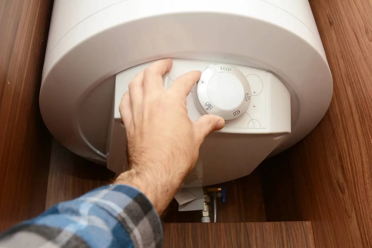 Чтобы избежать отключений, можно воспользоваться бойлером. Фото © Shutterstock / FOTODOM / Radovan1