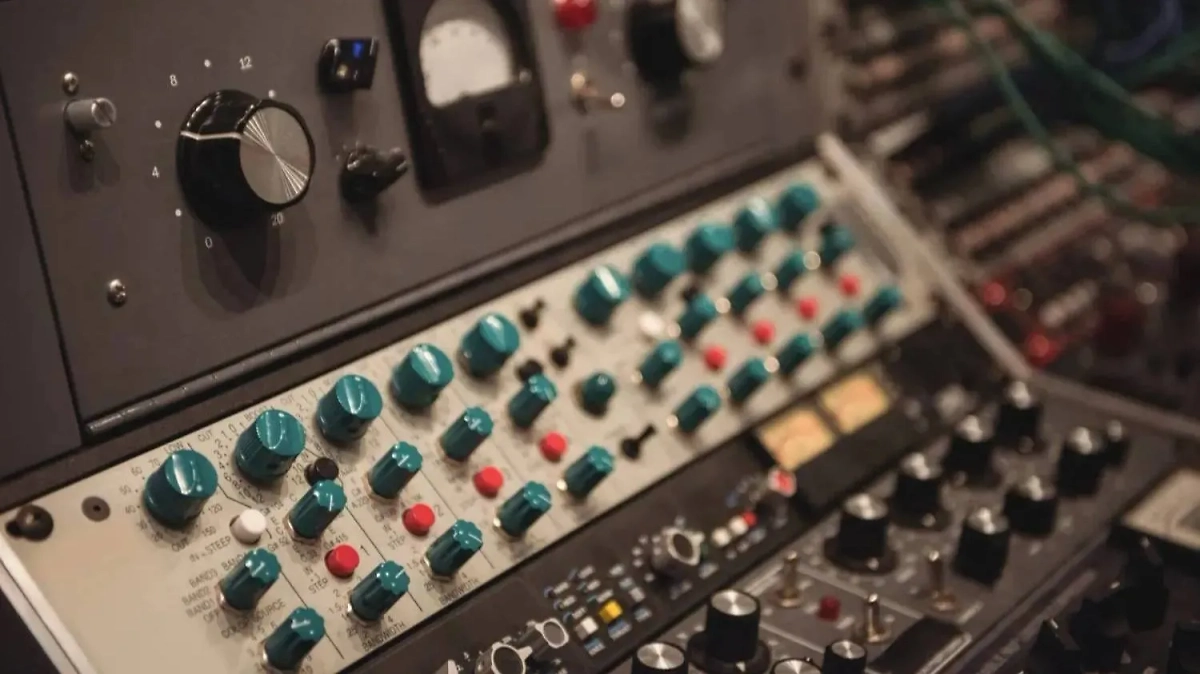 Станция № 6 — это самая странная из всех «жужжалок». Фото © Freepik / wavebreakmedia_micro