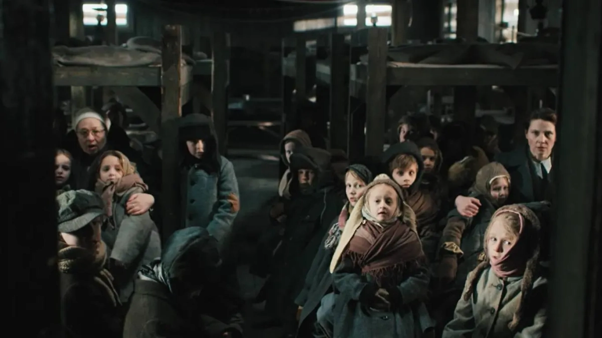 Фильм «Группа крови» 2025 — сюжет о детях-донорах в фашистском лагере. Фото © Кадр из фильма «Группа крови», режиссёр Максим Бриус, сценаристы Мария Ошмянская, Александр Иванов, Александр Пайгалик и др. / Kinopoisk