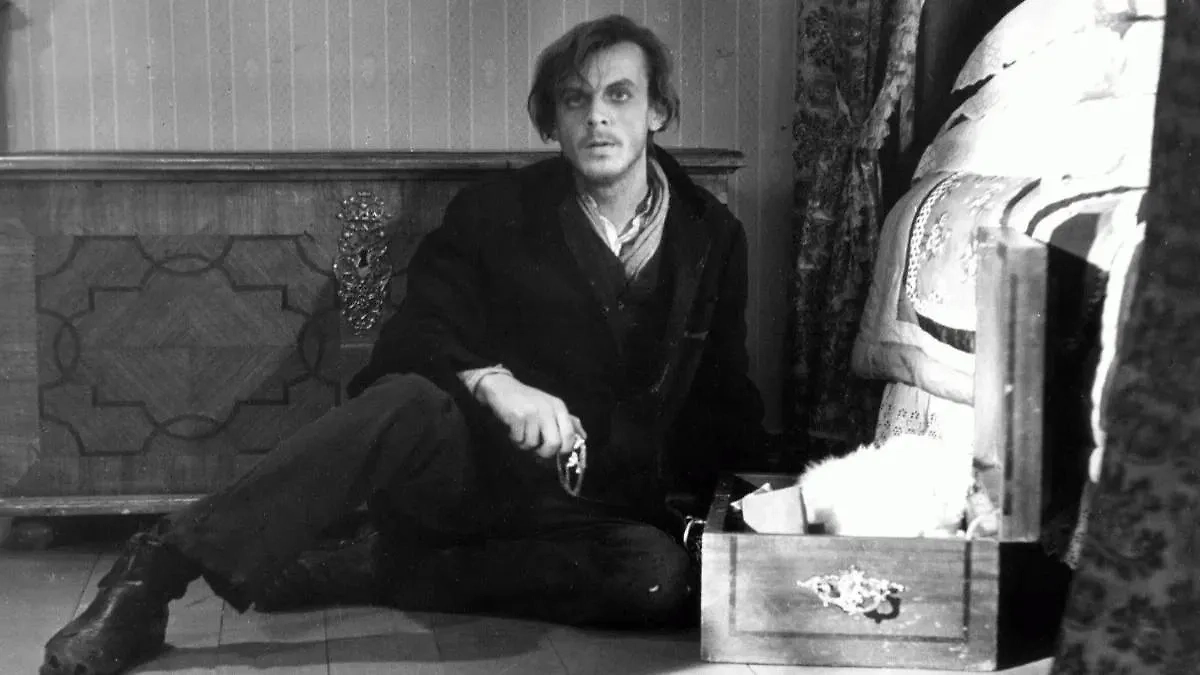 Фото © Кадр из фильма «Преступление и наказание», режиссёр Лев Кулиджанов, сценаристы Николай Фигуровский, Лев Кулиджанов, Фёдор Достоевский / Kinopoisk