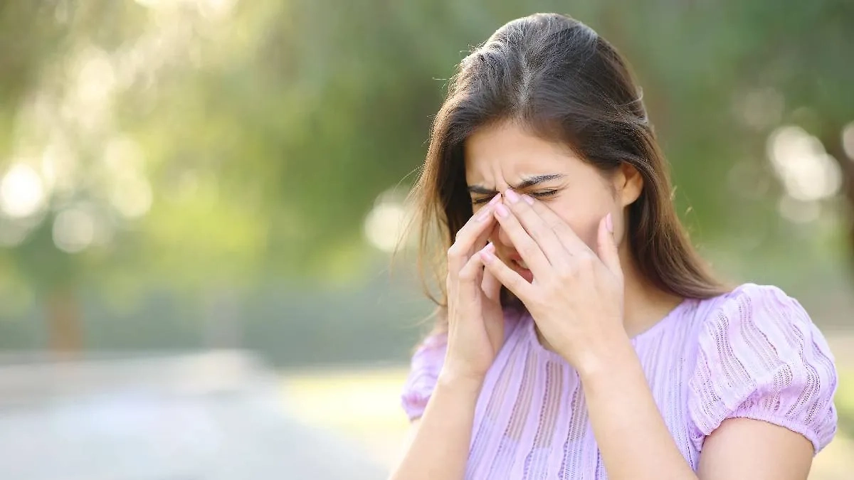 Советы врача, как защититься от мощной магнитной бури и не потерять здоровье. Фото © Shutterstock / FOTODOM / Pheelings media