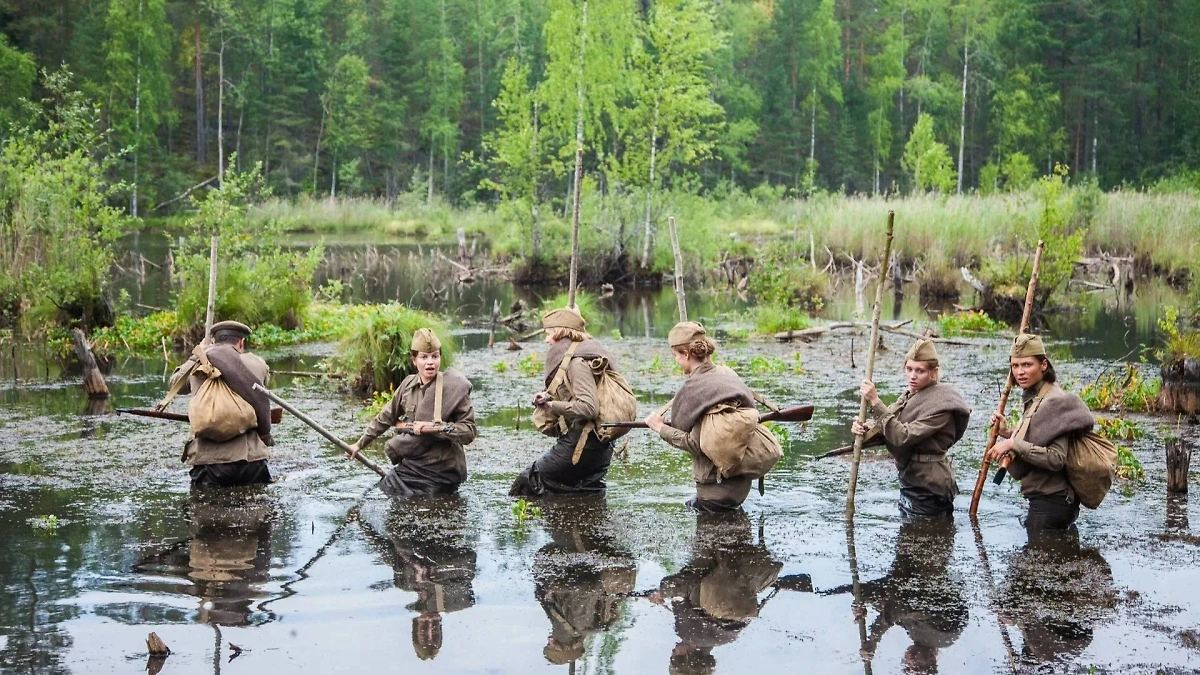 Фото © Кадр из фильма «А зори здесь тихие», режиссёр Ренат Давлетьяров, сценаристы Юрий Коротков, Артём Виткин, Ренат Давлетьяров и др. / Kinopoisk