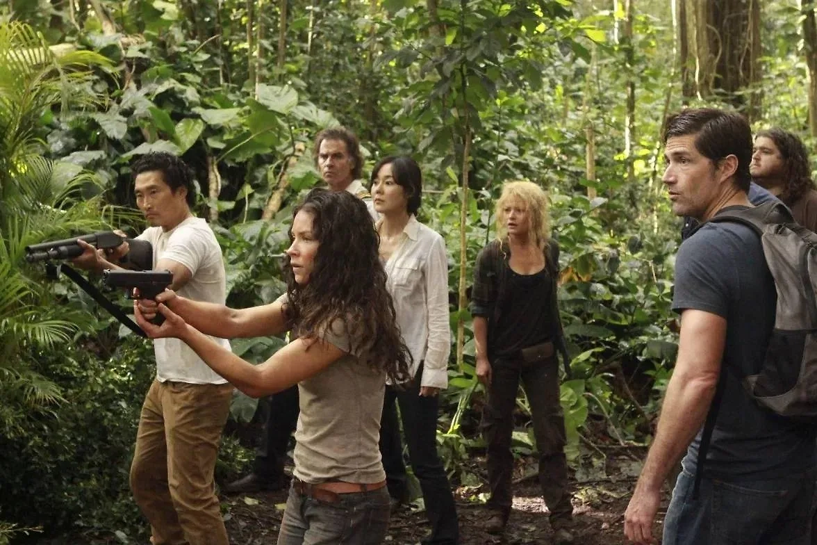 «Остаться в живых» — замечательный сериал о том, как выжить на необитаемом острове. Фото © Кадр из сериала «Остаться в живых», режиссёры Джек Бендер, Стивен Уильямс, Пол А. Эдвардс и т.д., сценаристы Карлтон Кьюз, Лиз Сарнофф, Дрю Годдард и др. / Kinopoisk 