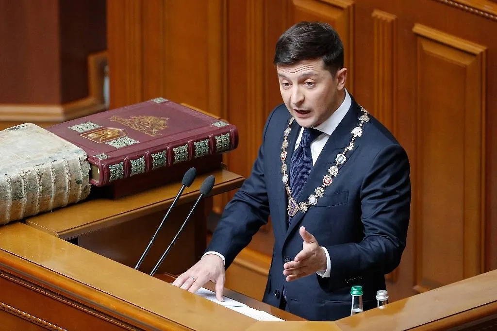 Инаугурация избранного президентом Украины Владимира Зеленского в 2019 году. Фото © ТАСС / EPA / SERGEY DOLZHENKO