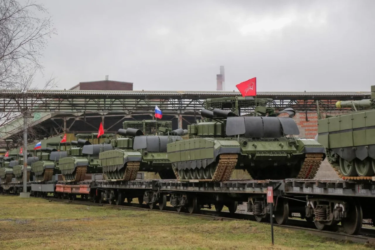 Передача партии танков Т-90М и Т-72Б3М в войска в мае 2025 года. Фото © Telegram / УралВагонЗавод - УВЗ