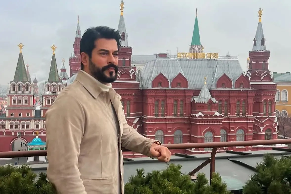 Бурак Озчивит — турецкий актёр, очень популярный и в России. Фото © Instagram (признан экстремистской организацией и запрещён на территории Российской Федерации) / burakozcivit