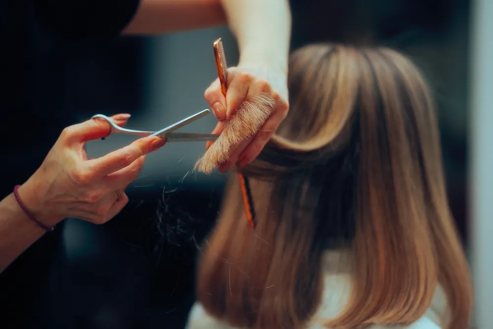 Если вы хотите, чтобы в июне ваша причёска приковывала восхищённые взгляды, смотрите лунный календарь стрижек на июнь. Фото © Shutterstock / FOTODOM / Nicoleta Ionescu