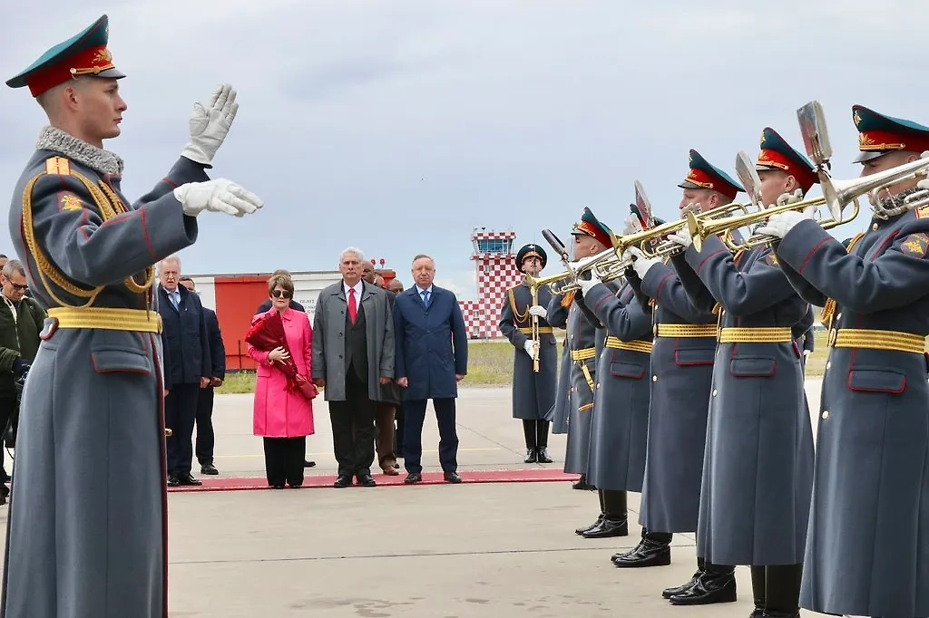 Диас-Канеля встречают в Петербурге. Фото © X / Presidencia Cuba