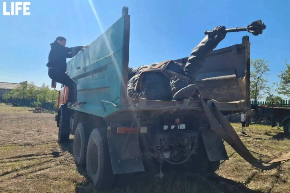 В Ростовской области демонтированы монументы атаману-коллаборационисту Краснову. Фото © Life.ru