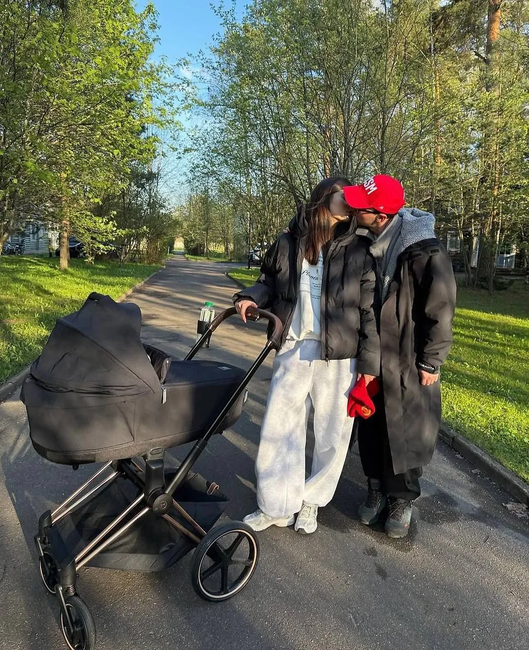 Александр Петров с семьёй. Фото © Instagram (признан экстремистской организацией и запрещён на территории Российской Федерации)/ actorsashapetrov