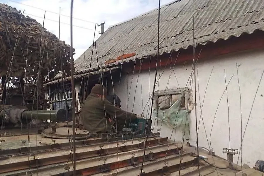 «Штыревая» защита от дронов на БМП-1. Фото © Telegram / Воевода вещает