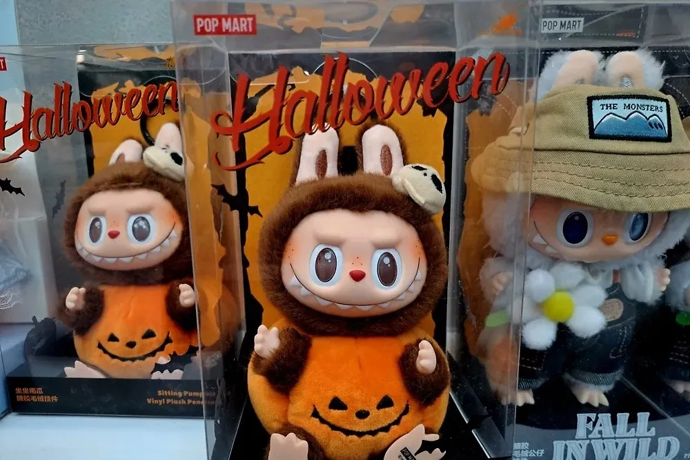 POP Mart — знак оригинала Labubu. Фото © Shutterstock / FOTODOM / petanicupu