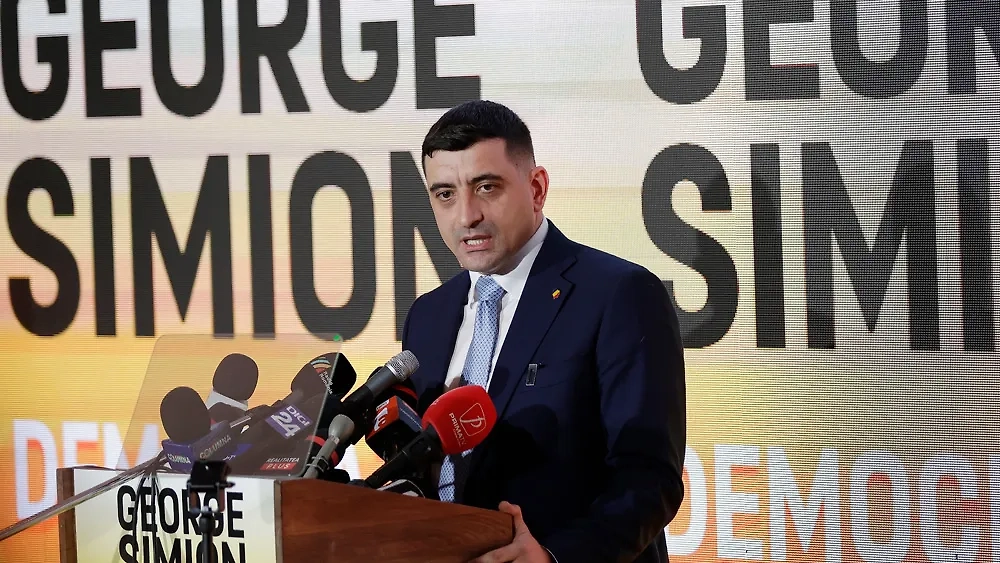 Джордже Симион призывает к восстановлению исторических границ Румынии. Обложка © ТАСС / ЕРА / ROBERT GHEMENT