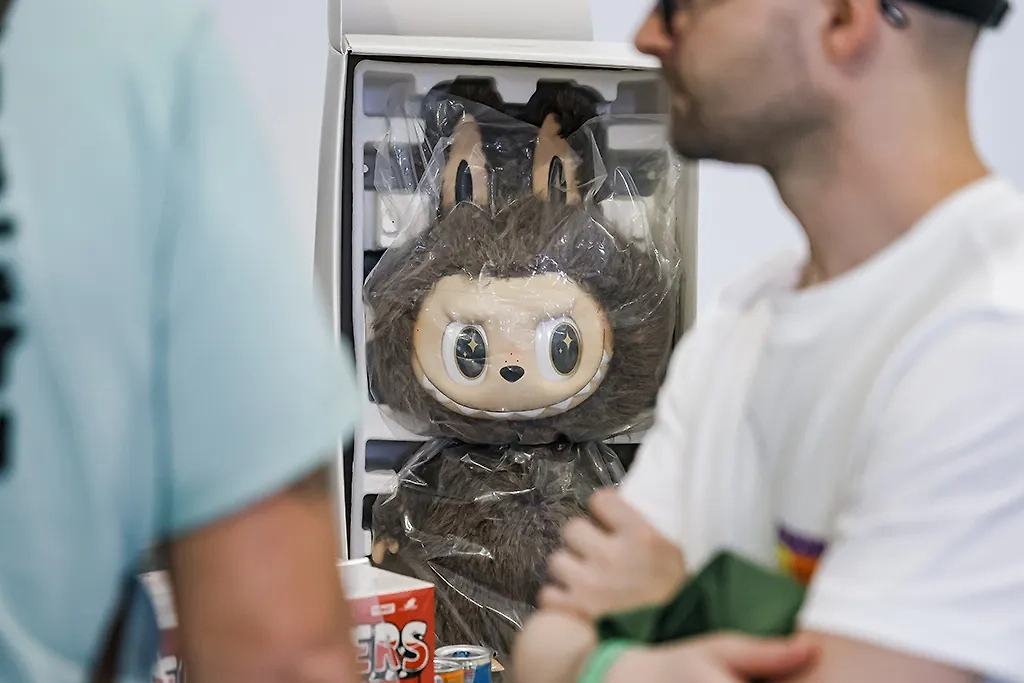 Смешные монстрики Labubu покорили Сеть. Фото © ТАСС / Alessandro Bremec