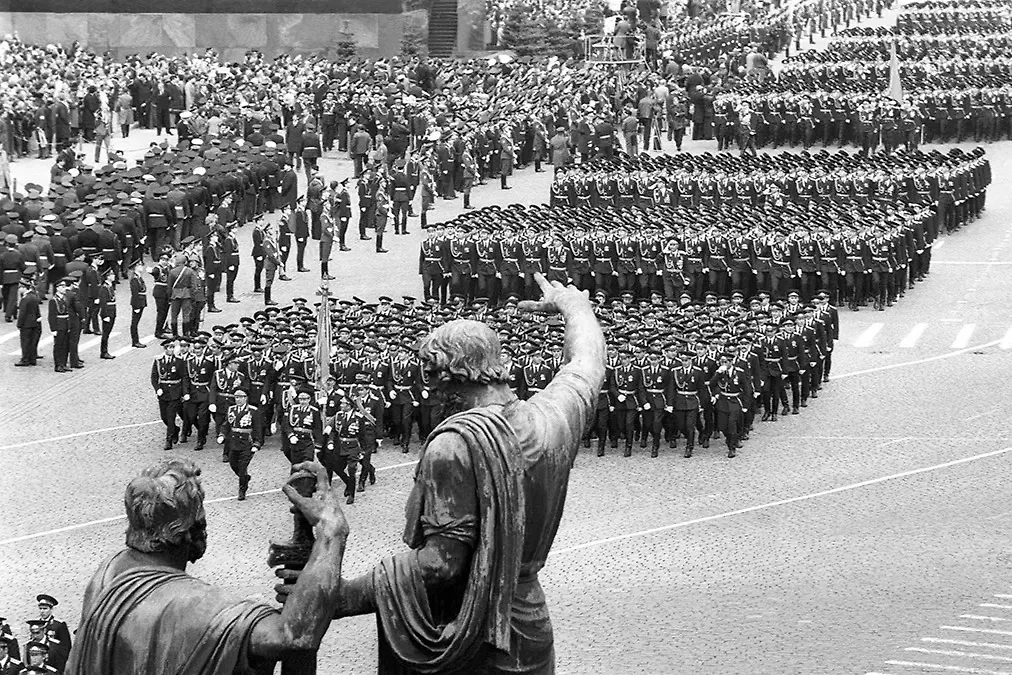 Эволюция главного военного парада страны: от 1945-го до наших дней. Фото © ТАСС / Борис Кавашкин, Валерий Христофоров