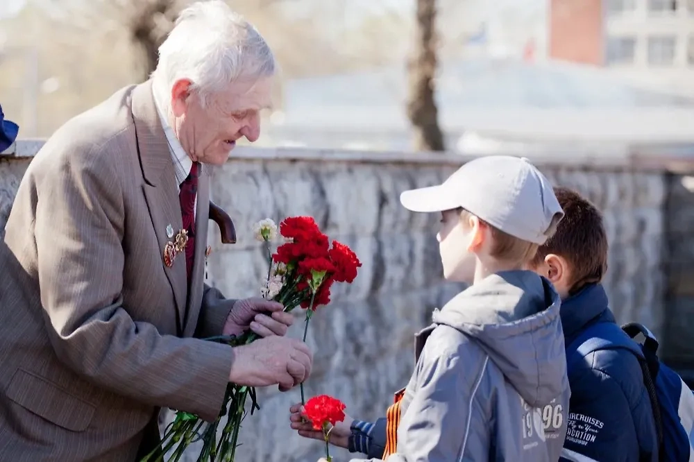 Лучшие поздравления с 9 Мая 2025: Что сказать в День Победы и как поздравить своими словами ветеранов. Фото © Shutterstock / FOTODOM / Elena Vasilchenko