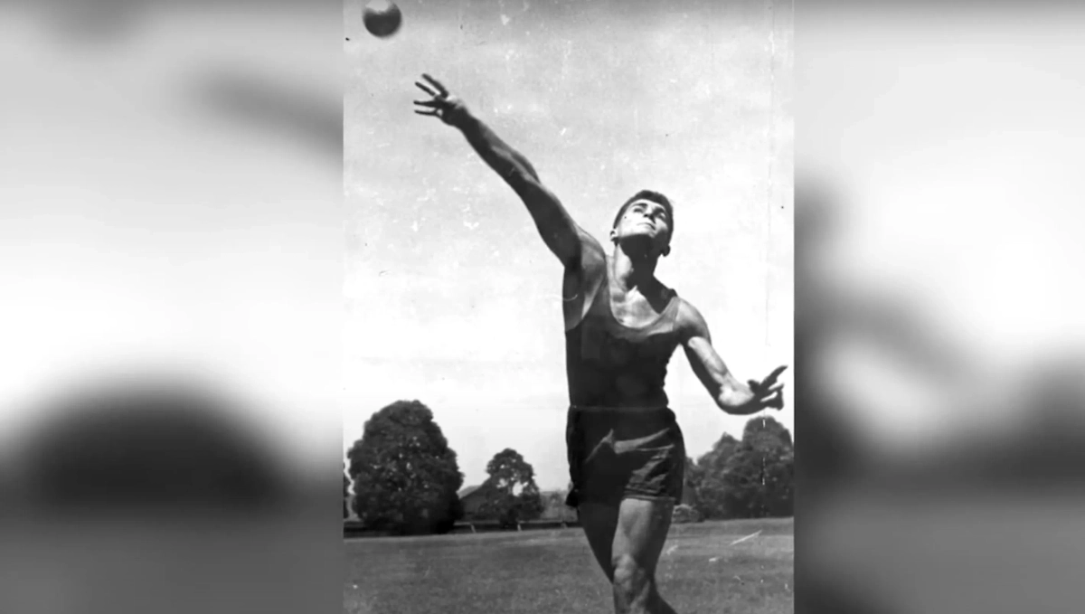 С детства Михаилу Фоменко были больше интересны спорт и джунгли, чем общение с одноклассниками. Фото © YouТube / Истории из жизни