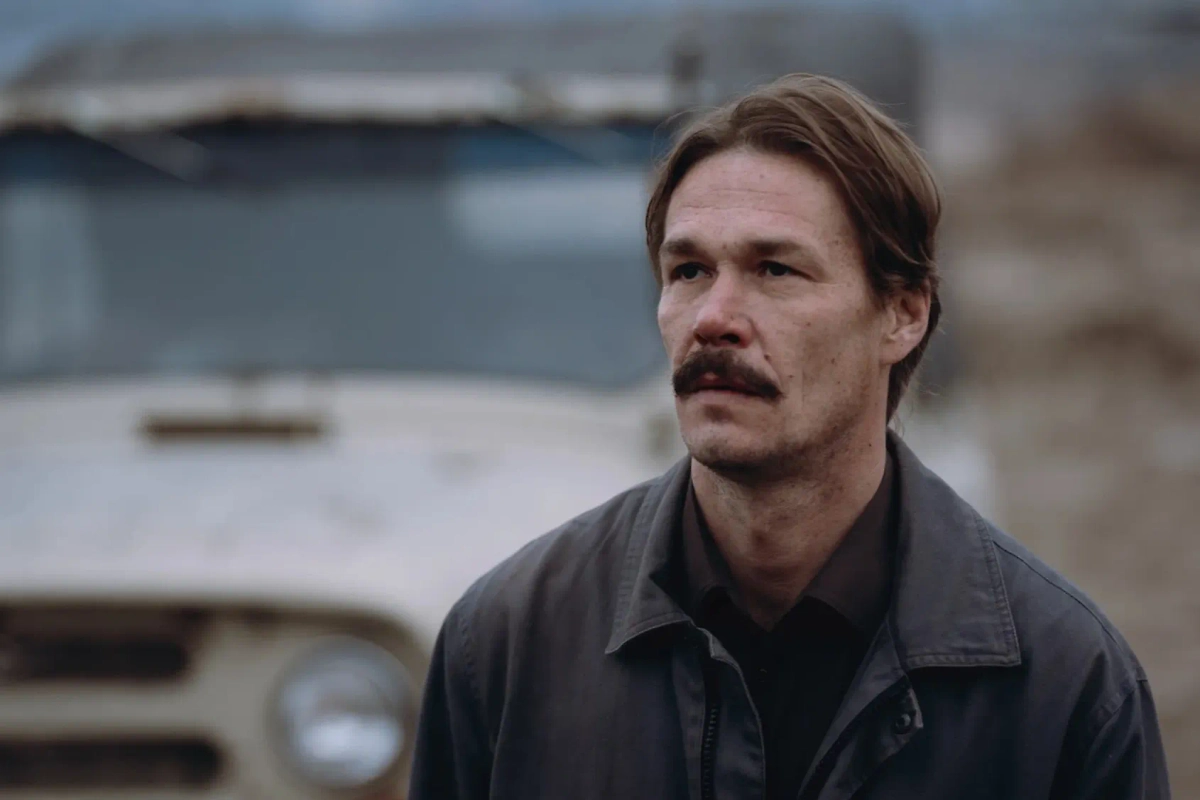 «Лихие», 2-й сезон: сериал про жизнь в 90-е, бандиты и семья Лиховцевых. Фото © «Лихие», режиссёр Юрий Быков, сценарист Олег Маловичко / Kinopoisk 