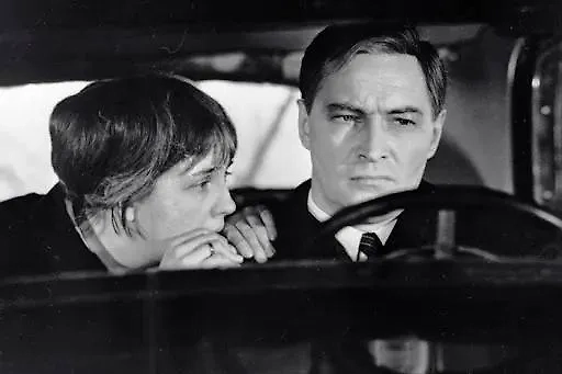 Почему советские режиссёры перепутали кольца в первой же сцене «17 мгновений весны». Фото © Кадр из фильма «Семнадцать мгновений весны», режиссёр Татьяна Лиознова / Kinopoisk